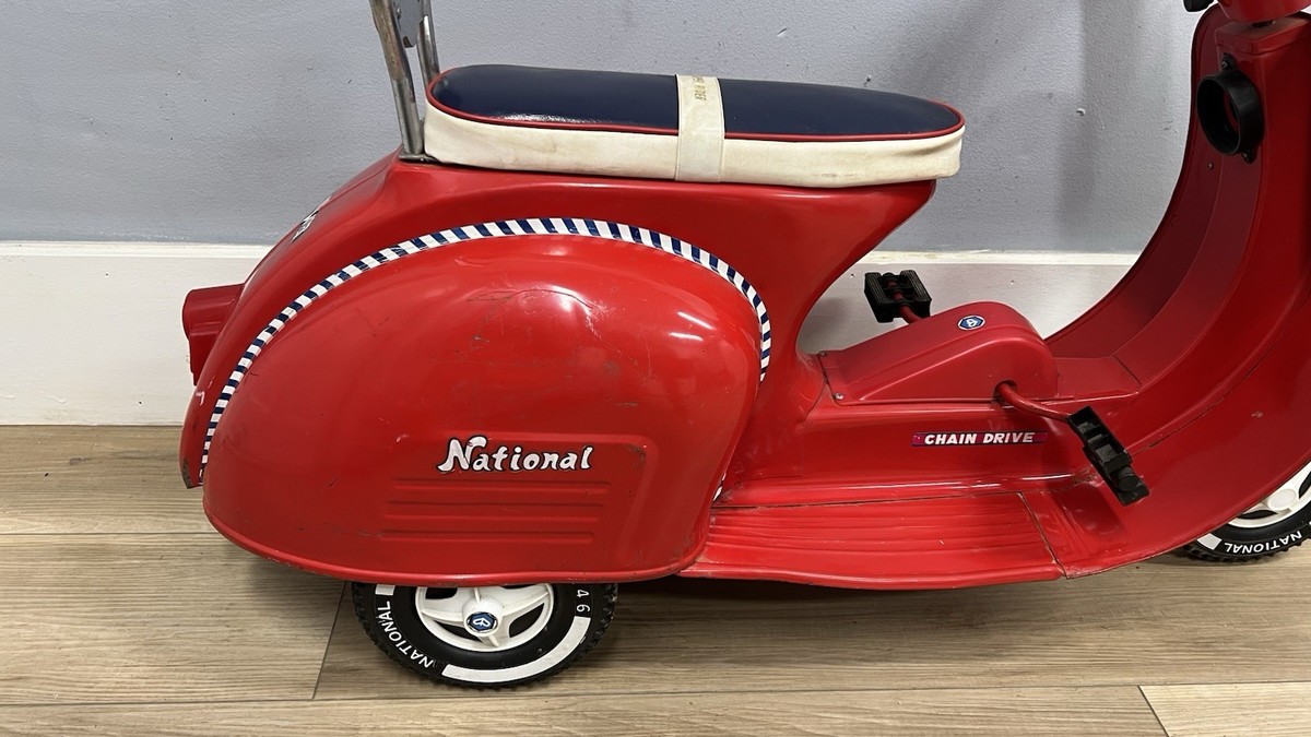 Vintage National Young Lion Pedal Scooter – Vespa Style – Chain