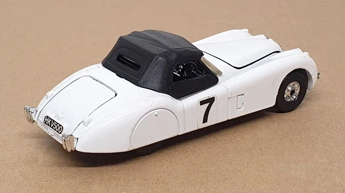 Corgi 12cm Long Diecast 819 - 1949 Jaguar XK120 Race Car #7 - White - Image 2 of 4