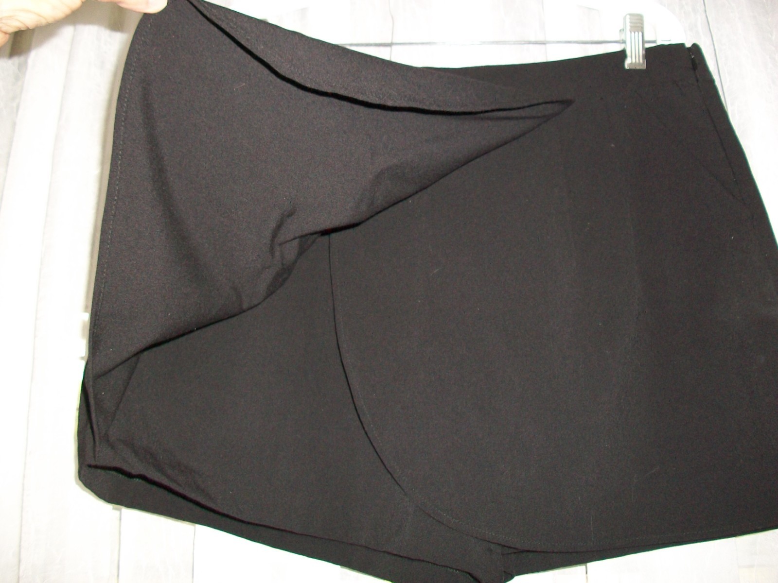 AB STUDIOS SZ 10 BLACK SKORT~SIDE ZIP~2 SIDE POCKETS~LITE STRETCHY WASHABLE~