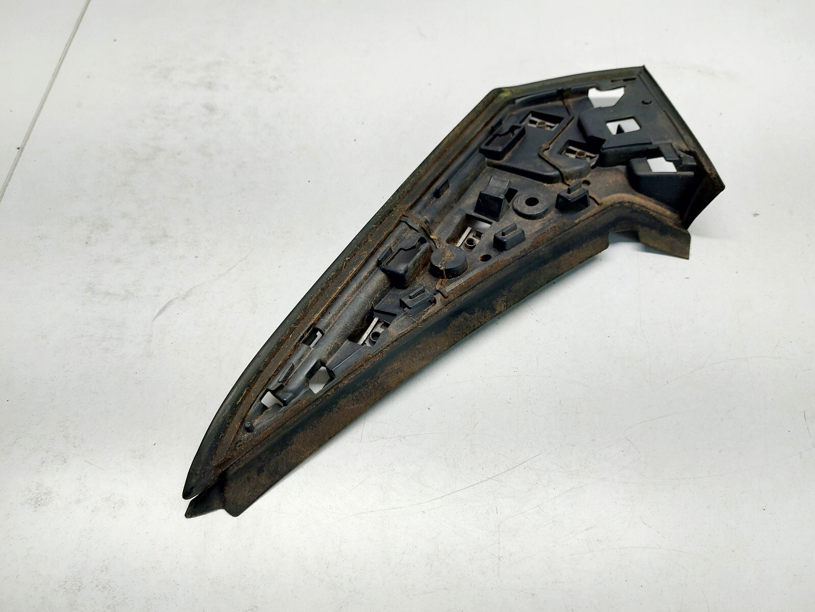 VAUXHALL GRANDLAND X 2018 TAILGATE MOULDING TRIM BRACKET LEFT SIDE  