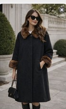 Vintage 1960s Wool Coat with fur collar And Trim Union Made, A-Line Size Large