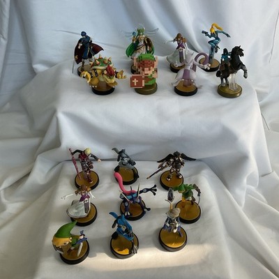 Nintendo Amiibo Figurines 17 In Total of Various Figures