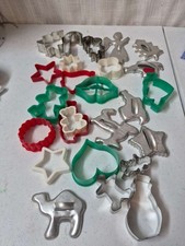 Lot of 22 Metal Plastic Christmas Cookie Cutters Holiday Shapes G11