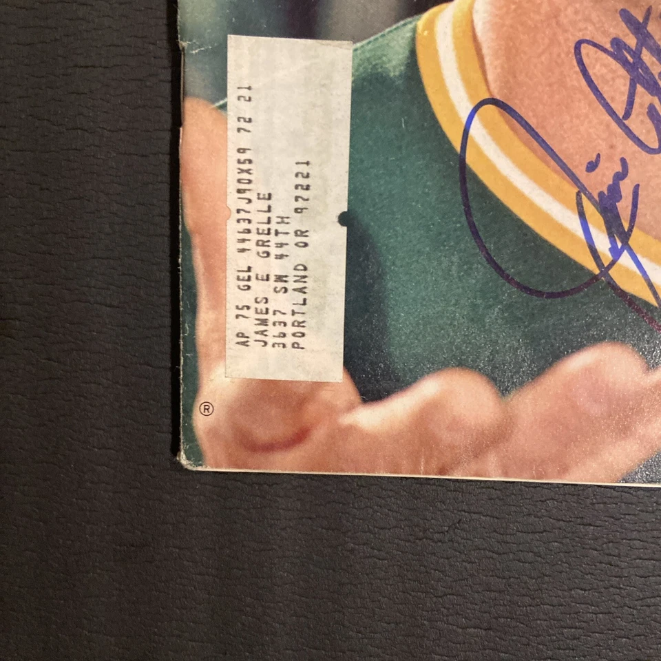 HOF Jim Catfish Hunter Signed Oct 7 1974 Sports Illustrated Certified BAS B63711 - Image 4 of 4