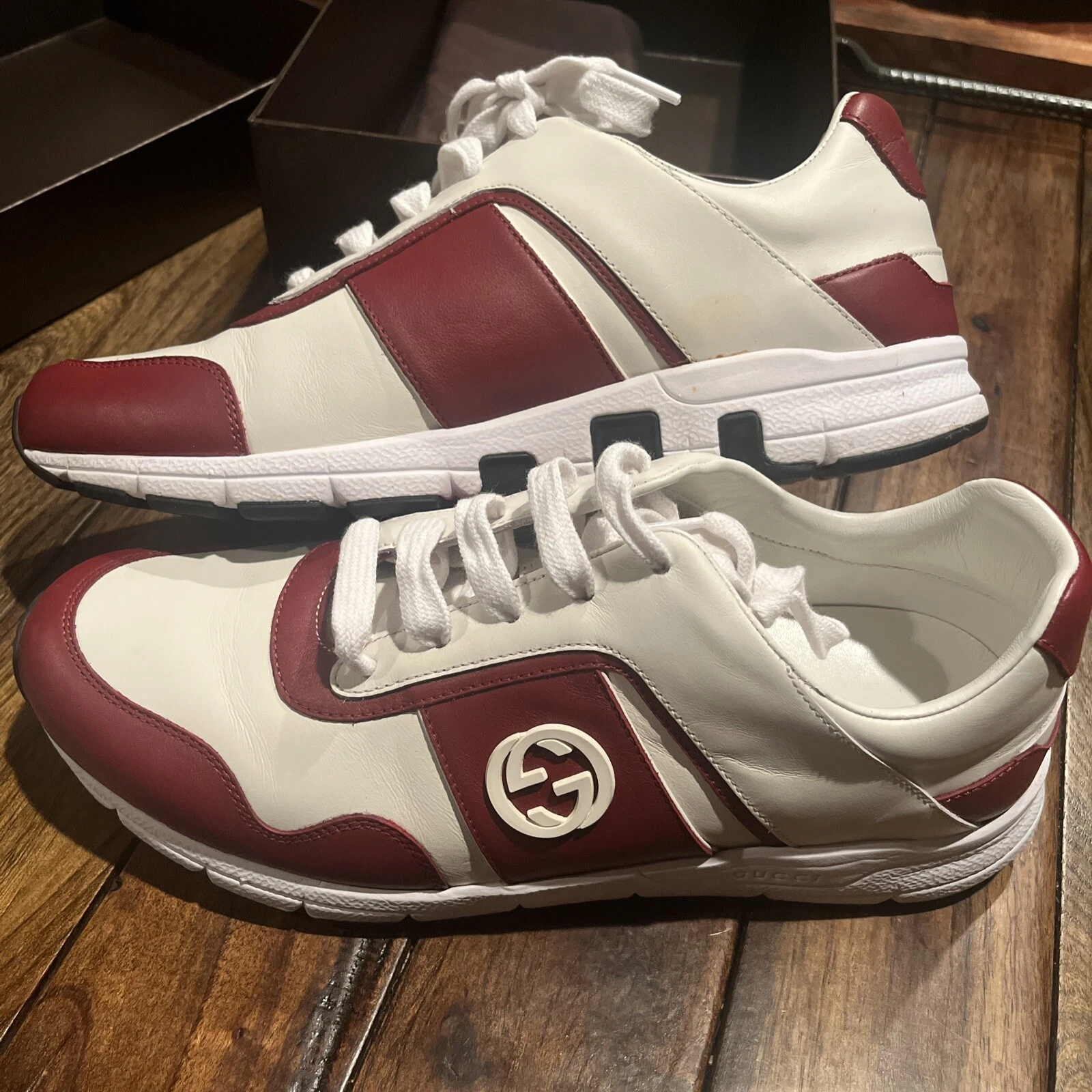 Baskets femme Gucci bordeaux et blanc avec logo Gucci taille 39 1/2 cuir