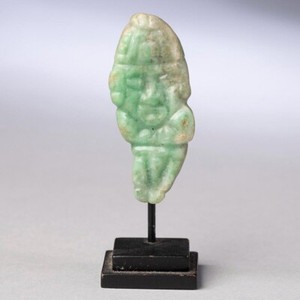 IMPORTANT MAYA JADE PEBBLE PENDANT 500 AD