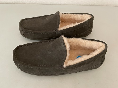 UGG Suede Indoor/Outdoor Slippers Size 10 #1101110 - Picture 2 of 7
