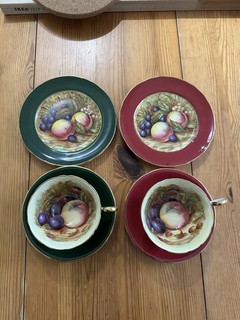 Aynsley Orchard Gold cup and saucer set x 2 with plates x 2