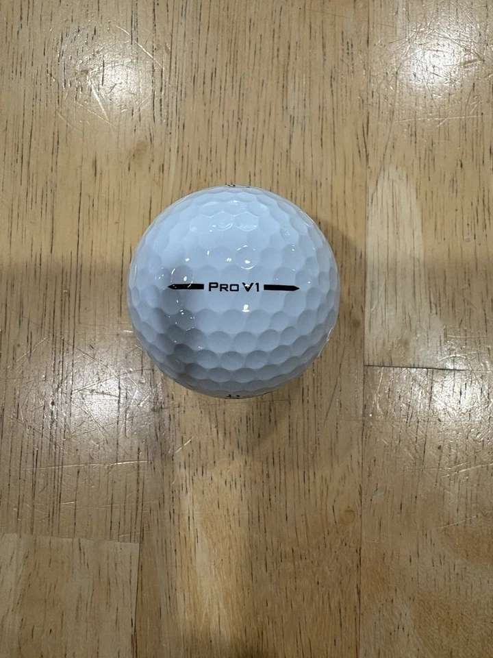 Nuevas pelotas de golf Berckman’s Place Masters 2025 Pro V1 una pelota Foto 2 de 3