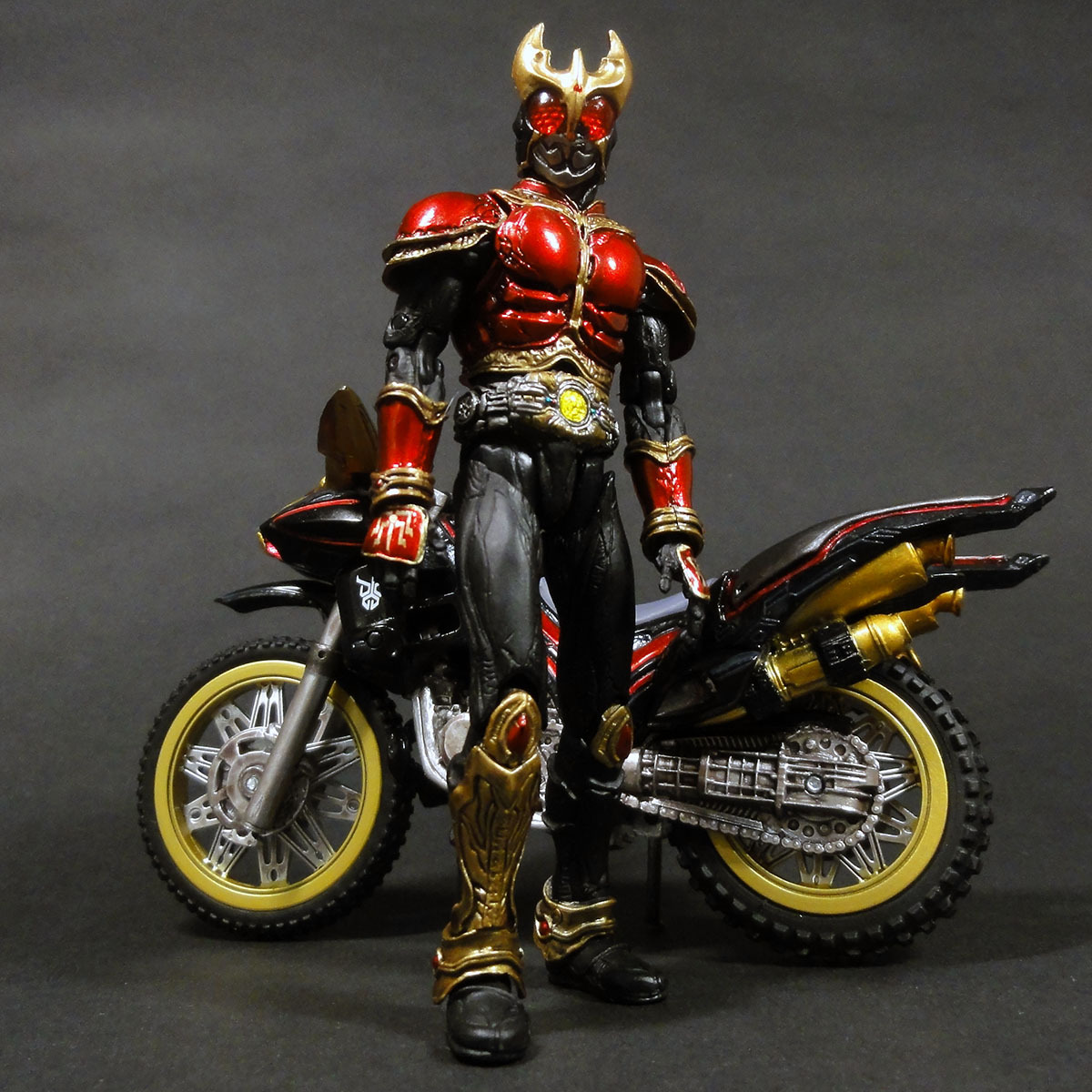 MASKED RIDER KUUGA 1/12 フィギュア バイク付き MASKED RIDER KUUGA 1/12 フィギュア バイク付き Amazon.co.jp