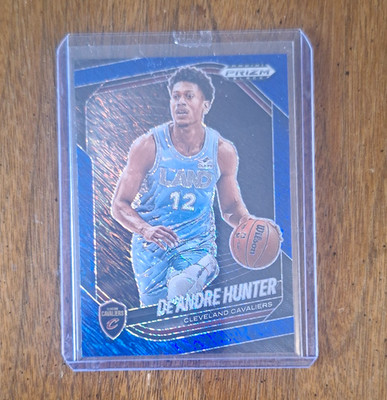Panini 2024-25 Prizm Black De'Andre Hunter #138 Blue Shimmer Prizm /35