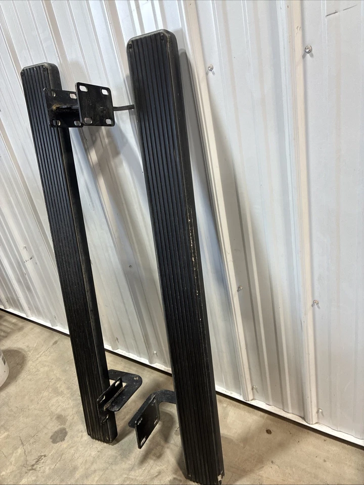 Black Left & Right Running Board | 2007 Ford F250 F350 F450 - Image 3 of 4