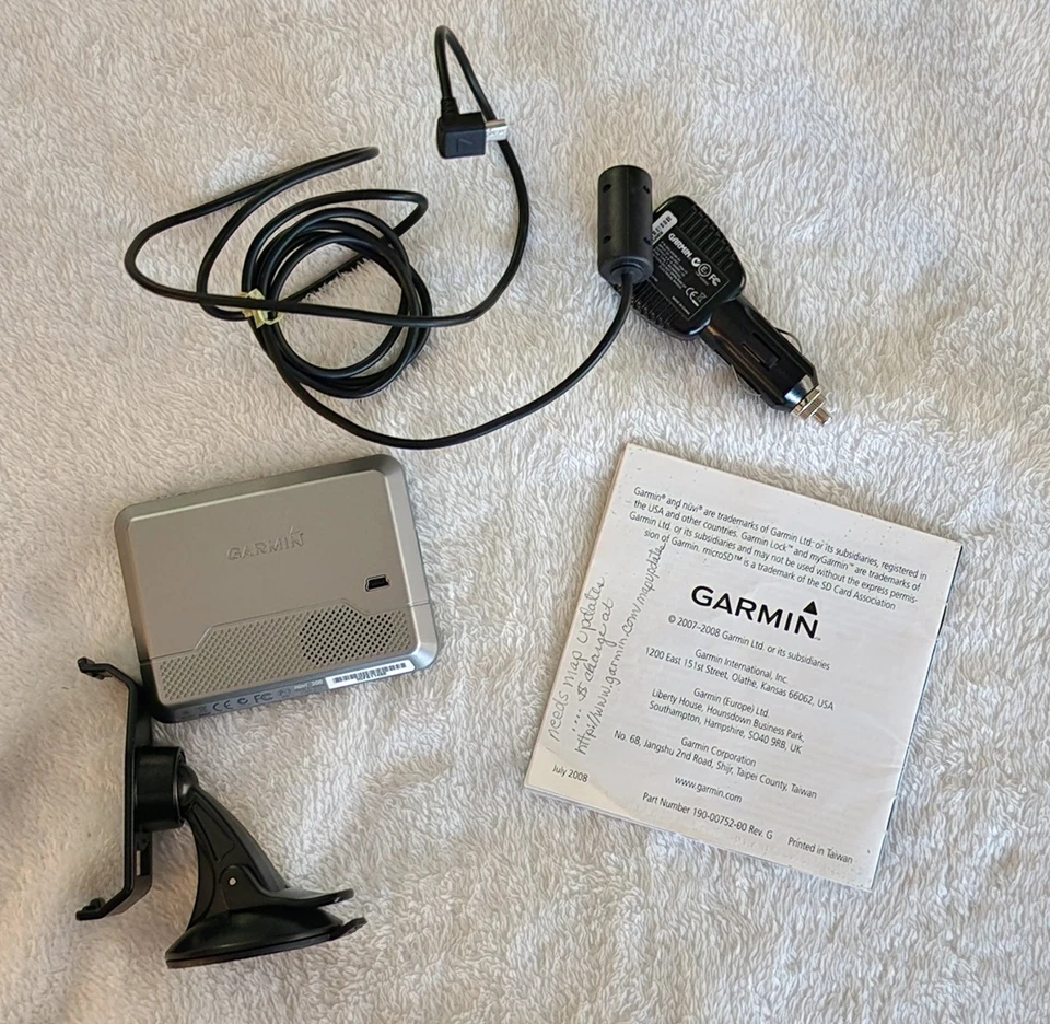 Garmin Nuvi 200  3.0” Touchscreen GPS Navigation bundle, charger and case - Image 4 of 4