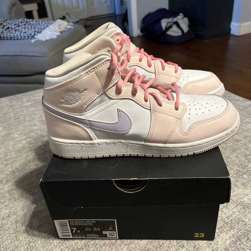 Air Jordan 1 Mid Pink Wash/Violet Size 7 GS. Pre Owned In Box. Great Condition - Image 4 of 4