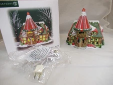 2009 Dept 56 North Pole THE REINDEER STABLES, COMET & CUPID #805548 NEW w/Box !