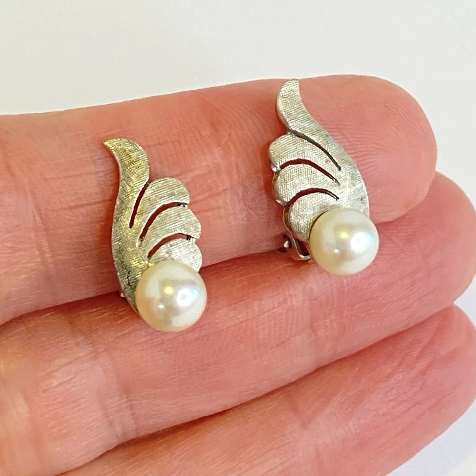 14k White Gold Akoya Cultured Pearl Earrings Vintage Clip On Leaf Fine Jewelry - Image 2 of 4
