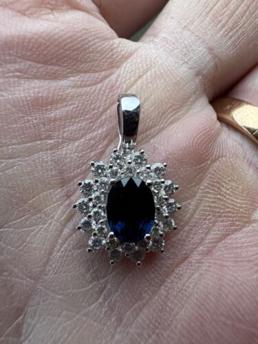 18ct White Gold Sapphire & Diamond Pendant - Stunning Hallmarked Cluster Pendant - Picture 3 of 16