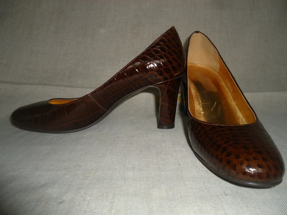 NINE WEST Tacones Marrón Imitación Piel de Caimán Damas Talla 7.5B Con Forro Dorado Usados en Excelente Condición Foto 3 de 4