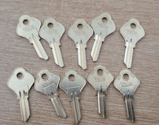 10x Genuine Yale uncut blank keys