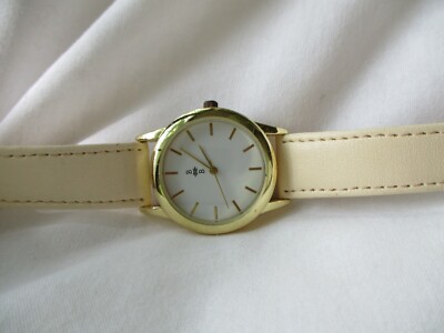 Elegant Gold and Cream Watch Vintage Style Women main image 2