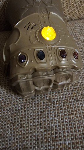 Infinity Gauntlet Electronic Fist (Hasbro, 2017) Marvel Avengers: Infinity War - Picture 3 of 8