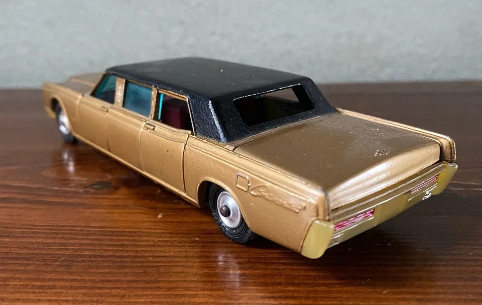 CORGI TOYS LINCOLN CONTINENTAL LIMOUSINE VERY GOOD ORIGINAL CONDITIONS 1:43 - Immagine 4 di 4