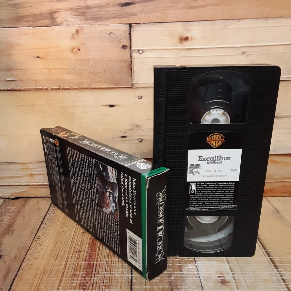Excalibur VHS Used 1981 Fantasy Adventure King Arthur Merlin Sword Warner Bros Foto 4 de 4