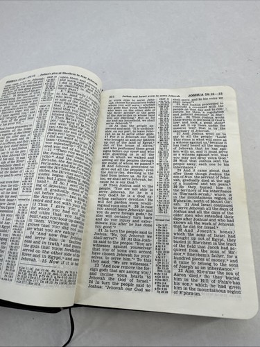 VINTAGE New World Translation Of The Holy Scriptures Soft Cover Book 1984 - Foto 11 di 17