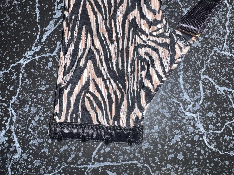 Avenue 身体文胸聚拢,聚拢。 轻薄衬垫杯 48DDD,动物印花,黑色 — 第 4/4 张图片