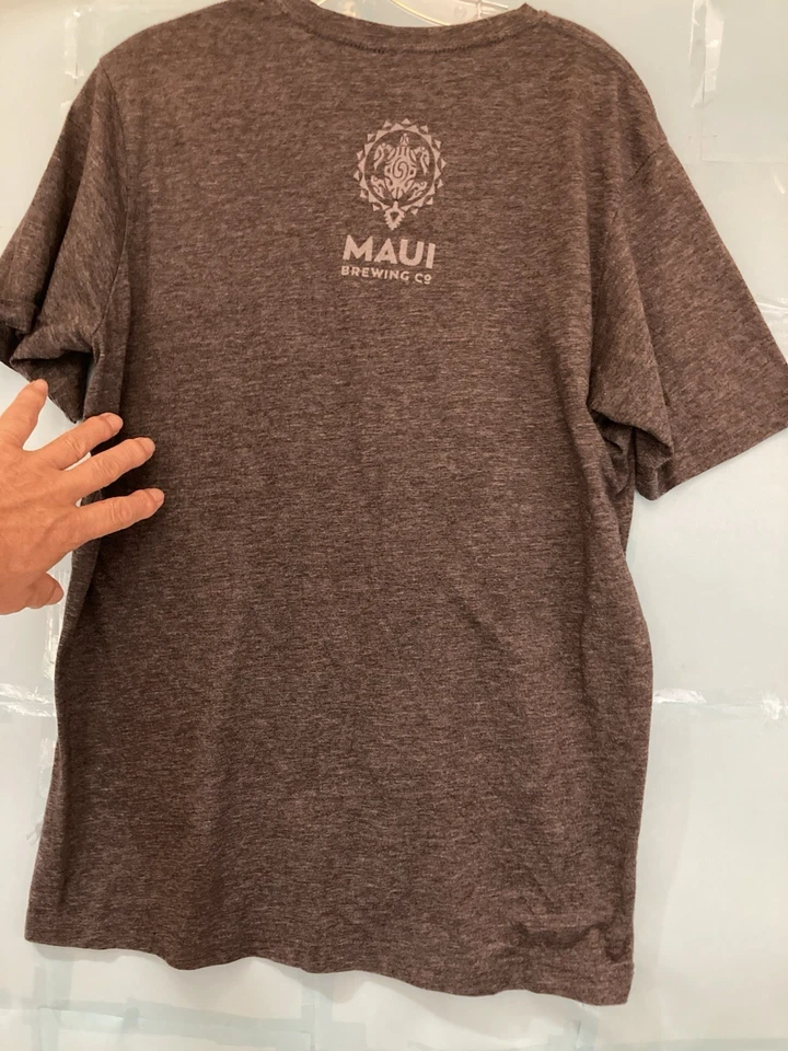 Camiseta unisex MAUI BREWING CO; gris; talla: GRANDE; usada y excelente Foto 2 de 4