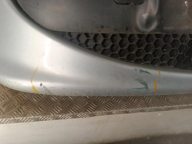 Pare choc avant PEUGEOT 107 PHASE 1 7401CS - Photo 4/4