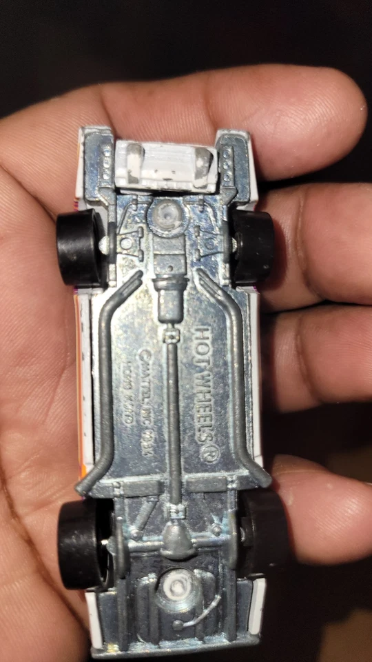 De colección Hot Wheels Crack Ups - KNOCKER STOCKER - BUICK REGAL (BLANCO) Foto 4 de 4