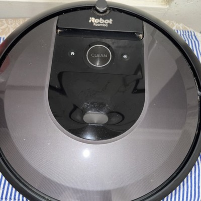 iRobot Roomba i7 Robot Vacuum Wi-Fi Smart Mapping -  Includes Replacement Parts