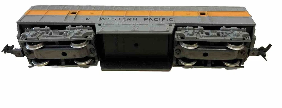 Lionel/Rivarossi 0523 Western Pacific Dummy Non-Powered ~ B Unit ~ Pre Owned - Image 3 of 4