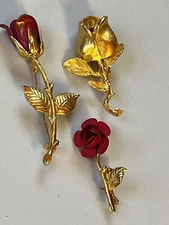 Vintage Lot of Dimensional Red Metal & Plain Flat Goldtone Rose Bud & Daisy Flow