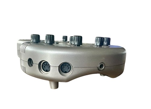 Behringer Bass V-AMP Gitarren-/Keyboardverstärker und Effektprozessor - Bild 5 von 7
