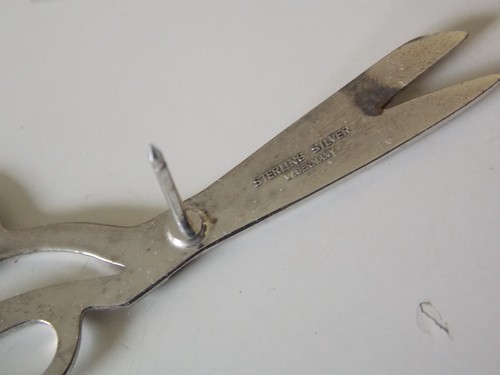 Gingher Scissors Pin in Original Box made in West Germany Sterling Silver - Picture 4 of 7