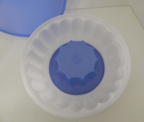 Molde de gelatina Tupperware 3 piezas anillo de gelatina blanco y azul con tapa #1201 1202 y 1203 - Imagen 9 de 10