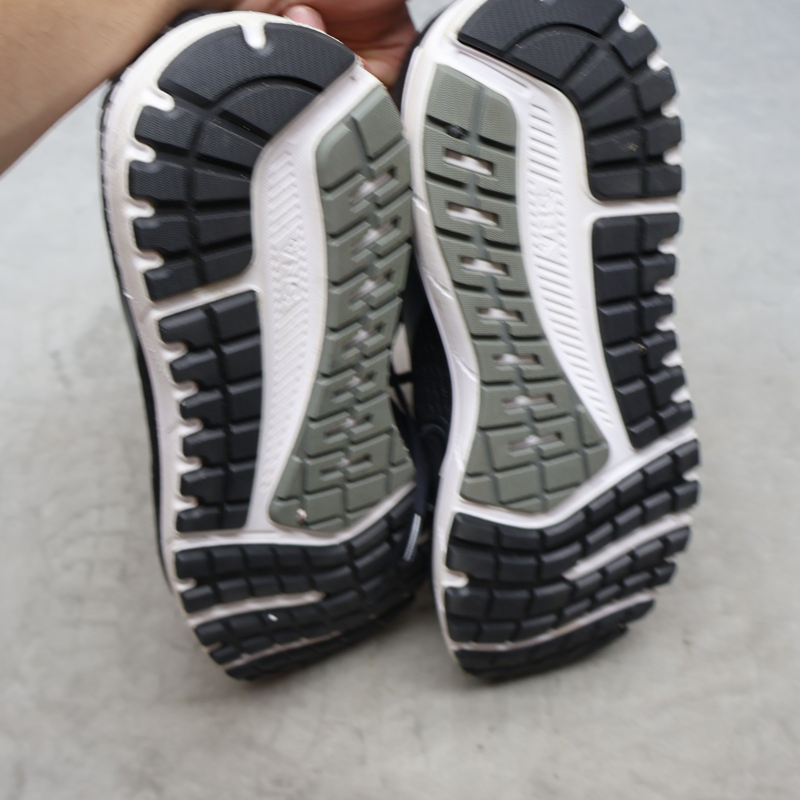 Brooks Mens 12 2E Running Shoes Black Beast 20 Lightweight Cushioned Athletic image 9