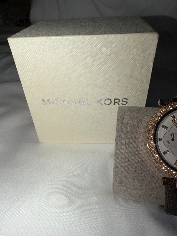 Reloj cronógrafo Michael Kors tono oro rosa con detalles de cristal Foto 3 de 4
