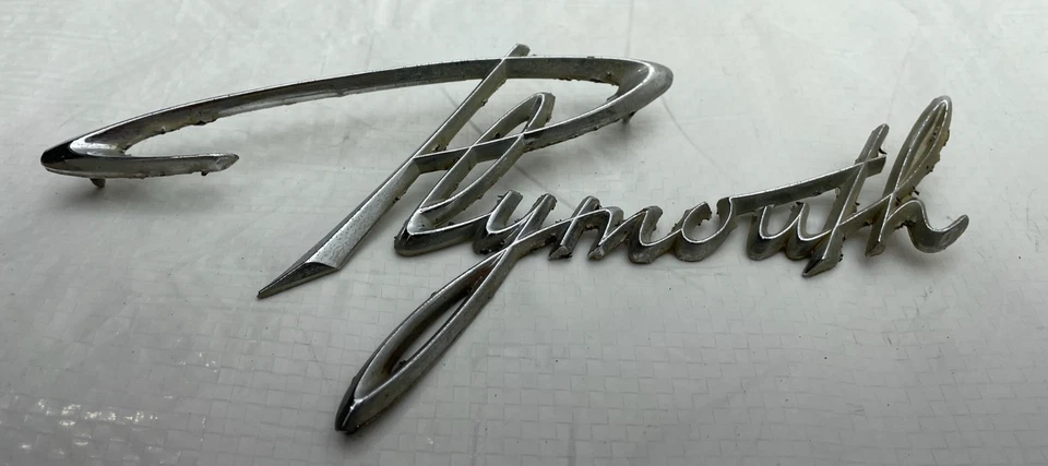 Placa de identificación con emblema de panel trasero Plymouth 1961 adorno de cubierta trasera Mopar Foto 2 de 4