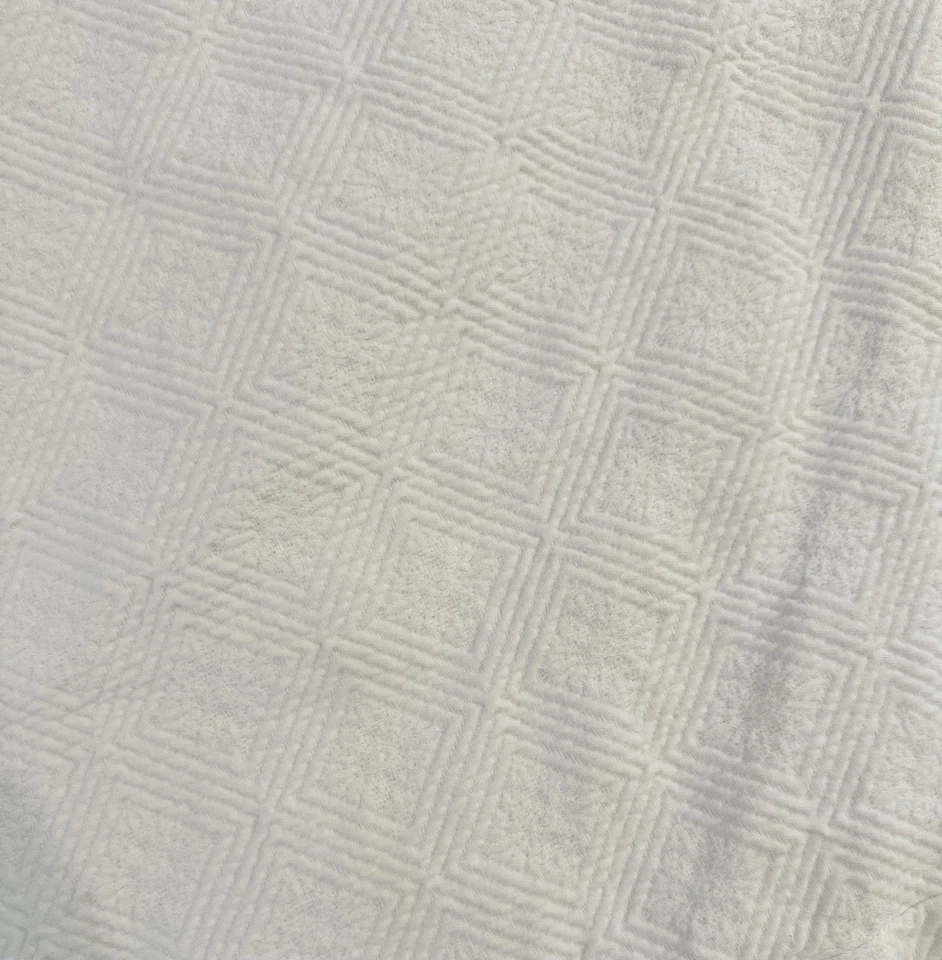 "Mantel Matelasse redondo 72"" D que con diseño geométrico fino" Foto 4 de 4