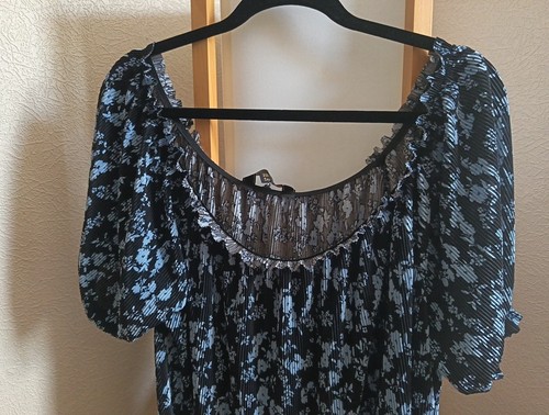 STUNNING SIZE 16 LIPSY BLACK & BLUE FLORAL CRINKLE OFF THE SHOULDER TOP - Picture 6 of 8