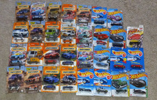 Lot of 31 Hot Wheels Matchbox Cars