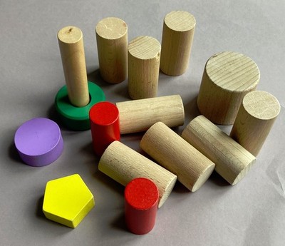 15 Holzbauklötze Spielzeug Holz Klötze Natur & Farbe Konvolut Säule Rund Kreis