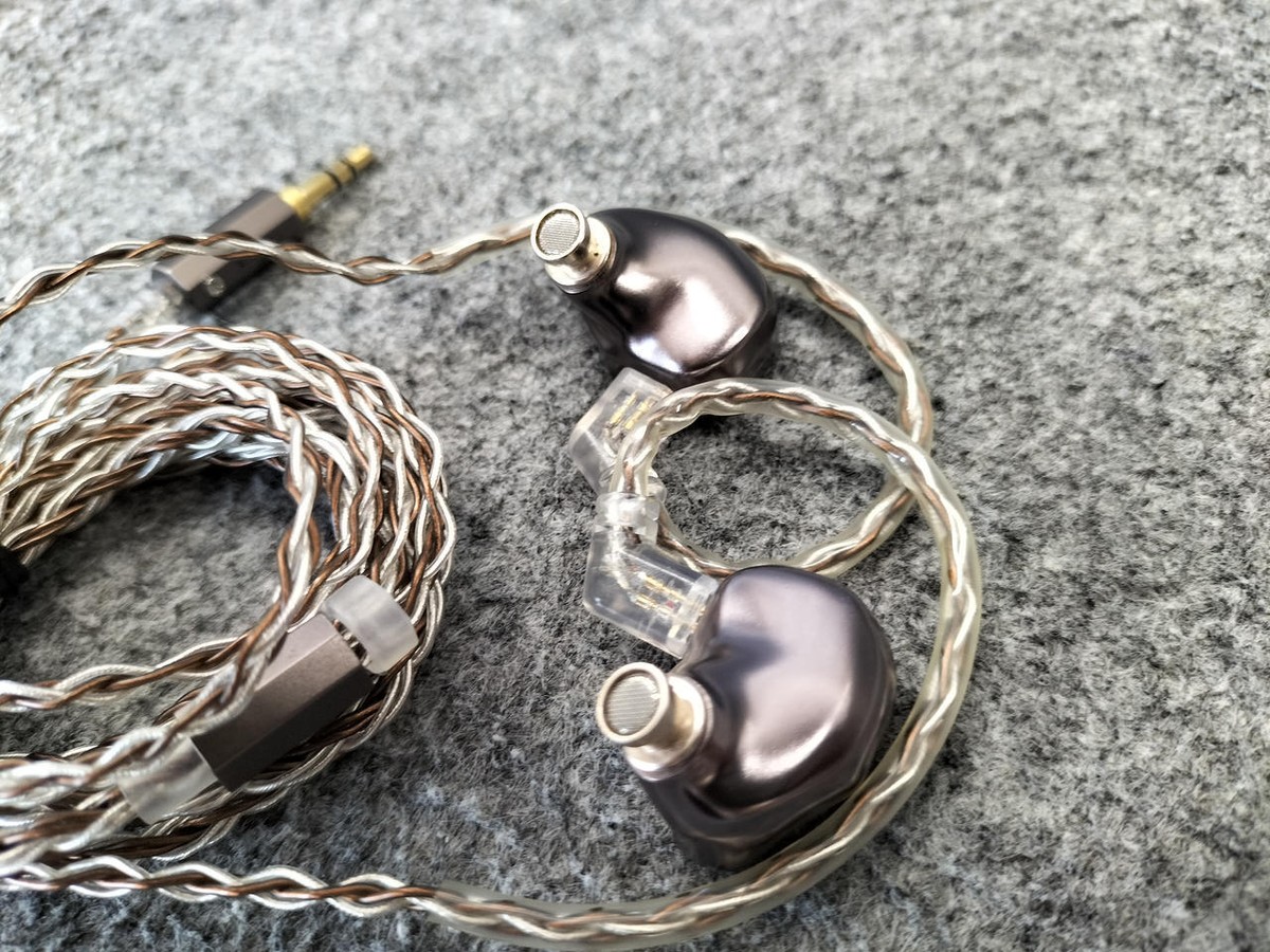 Cayin YB04 Silver In-ear monitor with BA4 In Ear Earphone Japan
