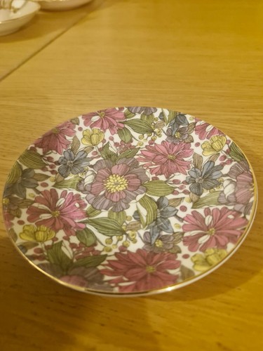 Vintage Camelot Pattern Set of Cup &Saucer by Royal Albert English Fine Bone Chi - Picture 8 of 9