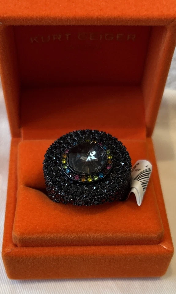 Kurt Geiger London Pave Stone Statement Cocktail Ring Black Color Size-8 - Imagem 4 de 4