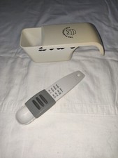 the-pampered-chef-adjustable-dry-measuring-cup-and-spoon