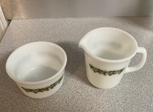 Vintage Set of 2 Pyrex Green Spring Blossom Creamer & Sugar Excellent Condition - Picture 2 of 11
